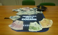 Verbania
Fermati in dogana con 290mila euro