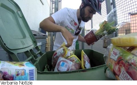 Fuori Provincia
CrazyNews: l'Europa in bici mangiando "rifiuti" Fuori Provincia
CrazyNews: l'Europa in bici mangiando "rifiuti"