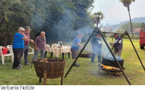 Verbania
Alla Residenza San Rocco una castagnata insieme agli Alpini 