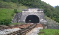 Domodossola
Blocca treno nel tunnel del  Sempione e fugge