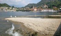 Verbania
Rifiuti sulla spiaggia a "Villa Esperia"